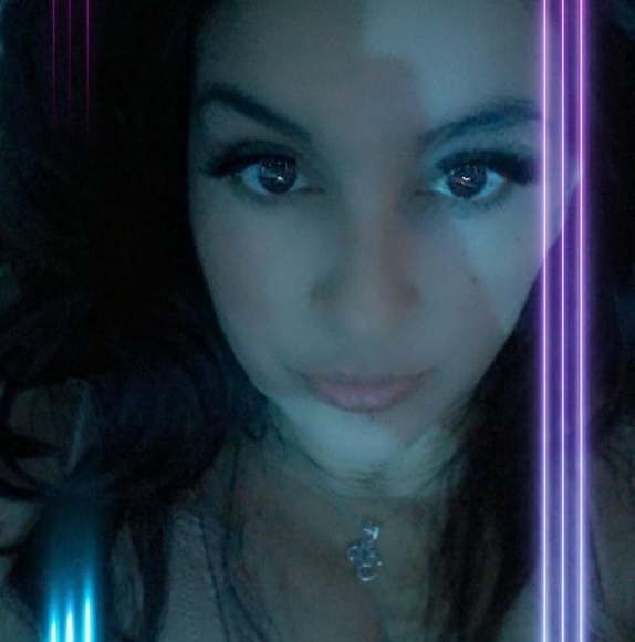 Meet your Posher, Tiffany - Picture 1 of 1